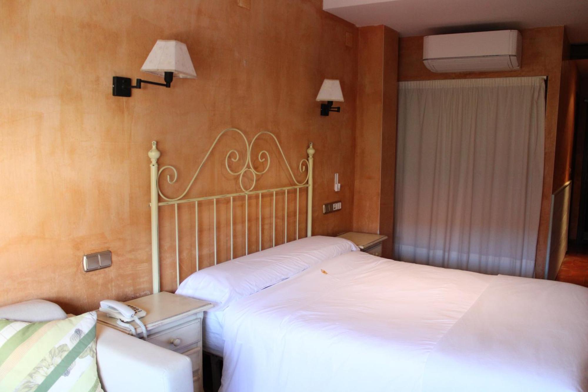 Hotel Rural Carlos I Garganta la Olla Exteriör bild