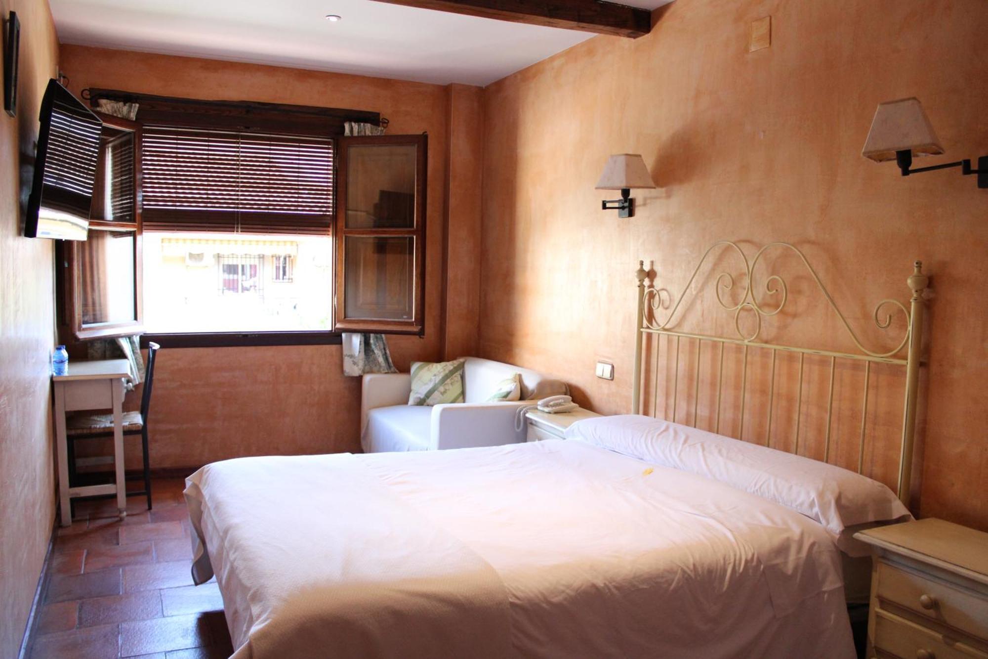 Hotel Rural Carlos I Garganta la Olla Exteriör bild