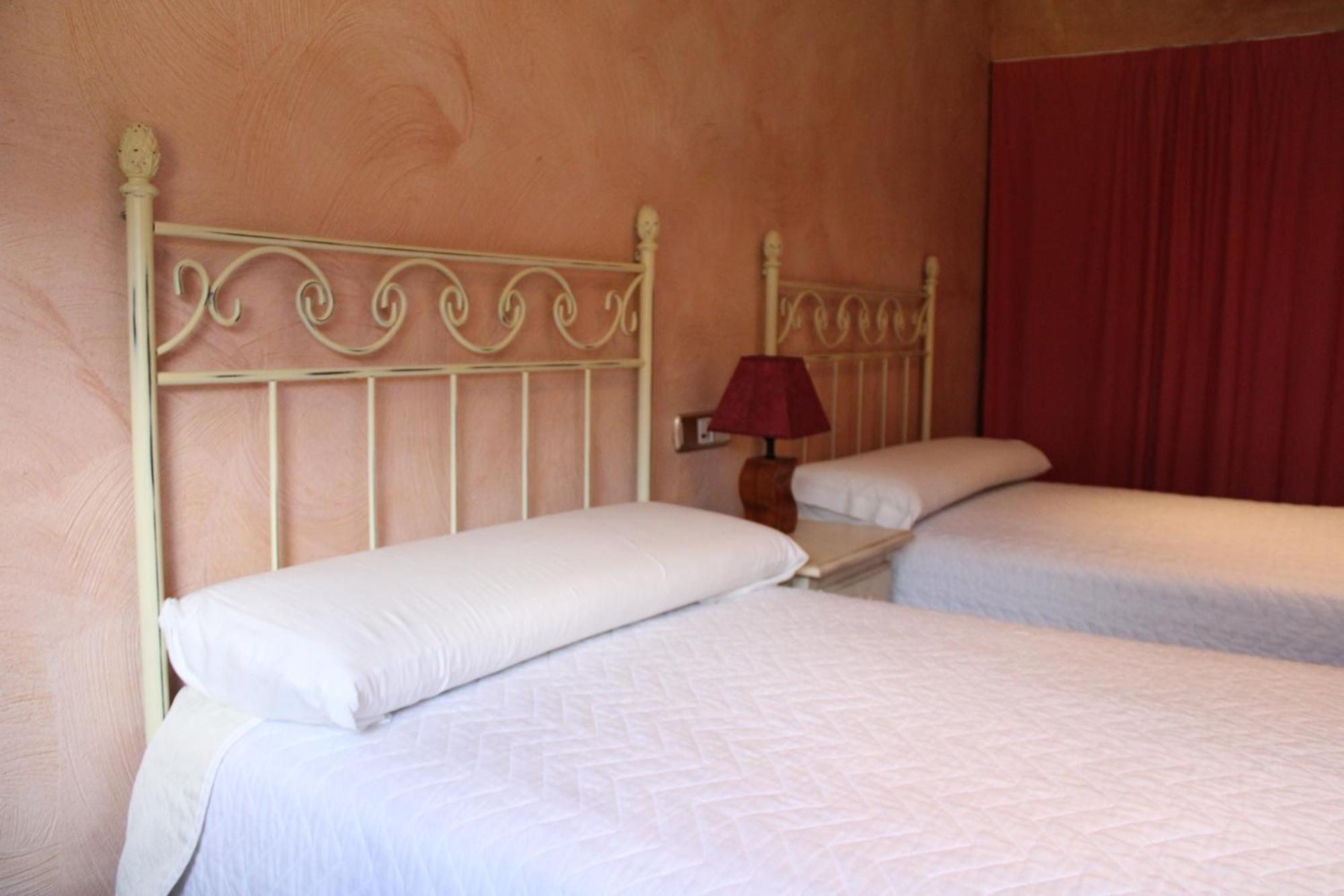 Hotel Rural Carlos I Garganta la Olla Exteriör bild