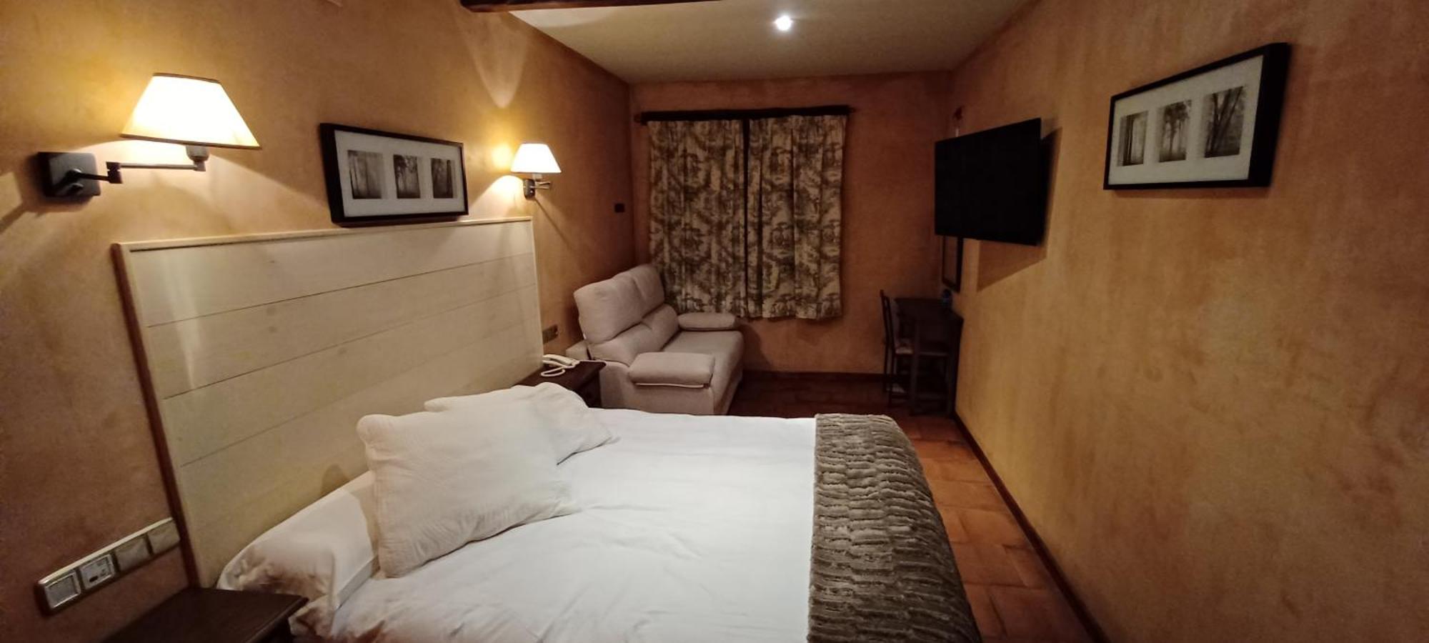 Hotel Rural Carlos I Garganta la Olla Exteriör bild