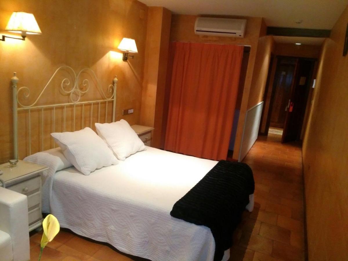 Hotel Rural Carlos I Garganta la Olla Exteriör bild