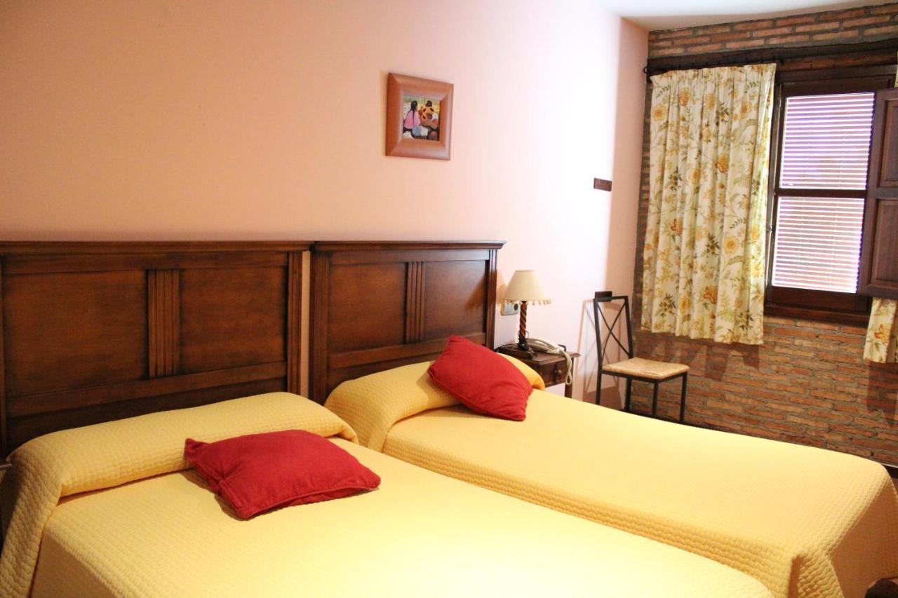 Hotel Rural Carlos I Garganta la Olla Exteriör bild